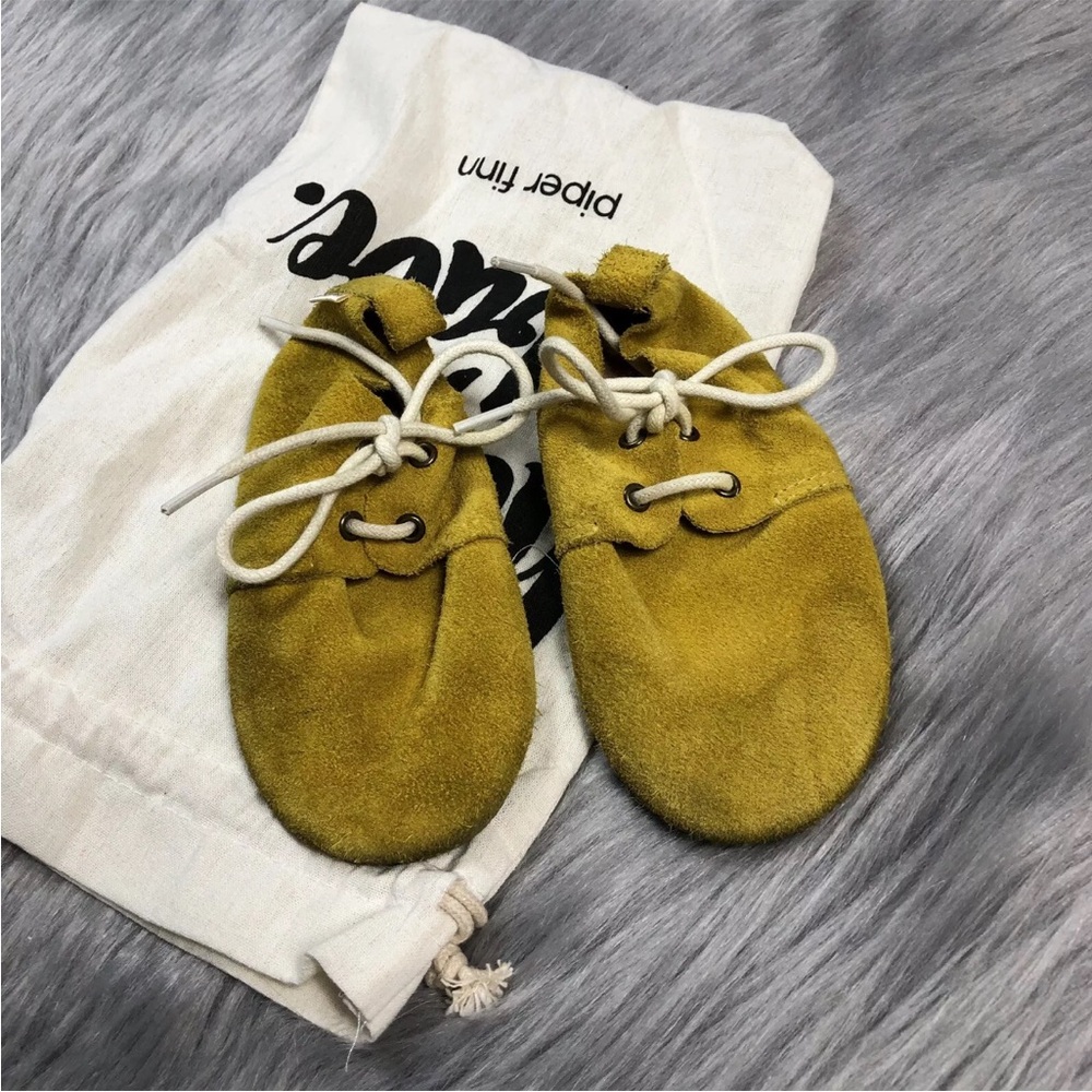Play Condition Piper Finn Suede Mustard Lace Up Oxford Shoes 8